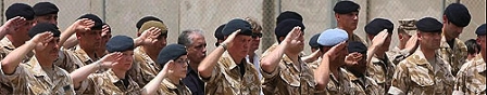 © BBC Soldaten bei der Abzugszeremonie