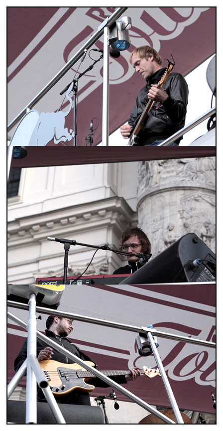 © Pamela Rußmann Tomte-Musiker am Tourbus bei Konzert