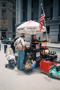 © Siegfried A. Fruhauf souvenirstand neben der new yorker boerse