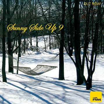 © fm4 Cover der neuen Sunny Side Up Compilation: Eine Hängematte in einer Winterlandschaft