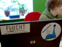 © Radio FM4 / Claus Pirschner Aufkleber: Flucht ist kein Verbrechen