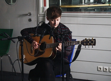 © Susi Ondrusova/Radio FM4 Musikerin Paperbird im FM4 Studio