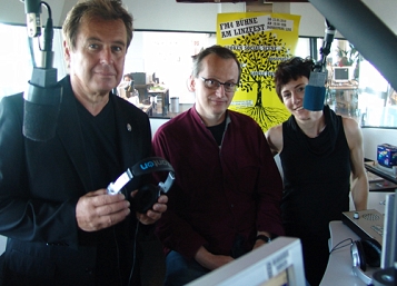 © Radio FM4 Udo Huber, Martin Blumenau und Esther Csapo im FM4 Studio