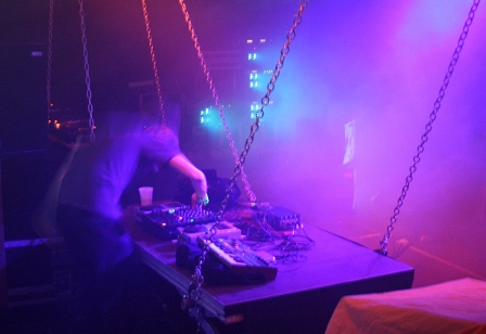 © Michael Fiedler Radio FM4 Dorian Concept an den Reglern