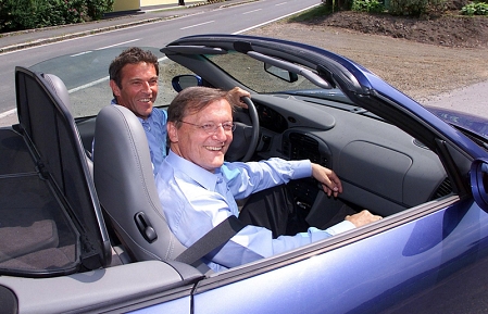 © APA - Eggenberger Gert Wolfgang Schüssel und Jörg Haider im Cabrio