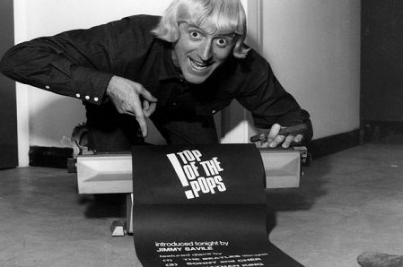 © public domain Jimmy Savile mit dem Schlussroller von Top of the Pops