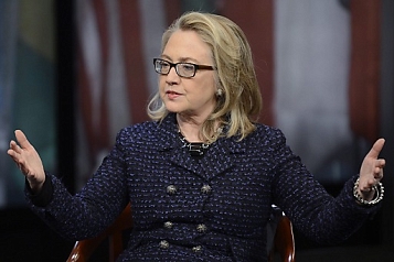 © EPA/MICHAEL REYNOLDS Hillary Clinton