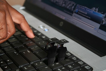 © http://www.flickr.com/photos/robbie73/ hacking symbolbild