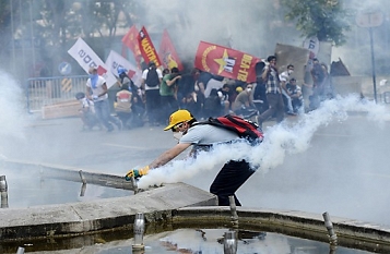 © EPA/EVRIM AYDIN/ANADOLU AGENCY Turkey protests