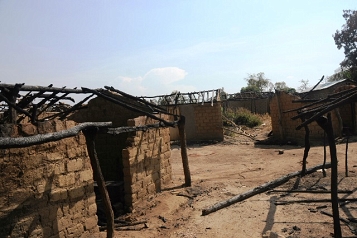 © Human Rights Watch CAR burnt village