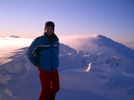 FM4 Reporter Chris Cummins at the top of a snowy mountain