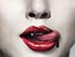 Plakatsujet der TV-Serie "True Blood" - die bluttriefenden Lippen einer Vampirin