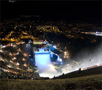© no Innsbrucker Schisprungschanze, Sicht von oben runter ins Stadion