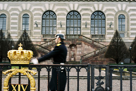 Königspalast mit Soldat im Marschieren in Stockholm.