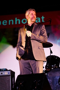 Moderator Dirk Stermann, souverän