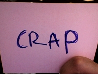 Postit mit der Aufschrift "CRAP"