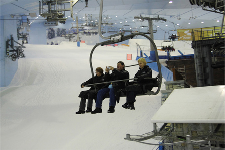 © Flo Rainer Touristen ohne Skiausrüstung auf dem Lift