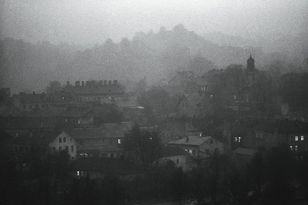 Eine Stadt im Nebel