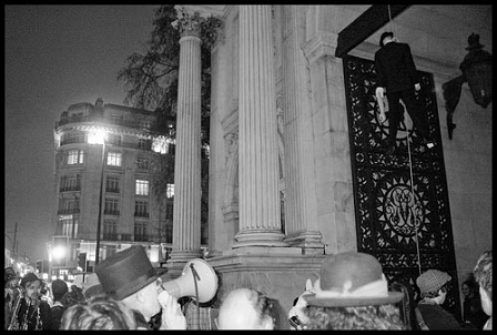 erhängte Banker-Puppe am Marble Arch in London