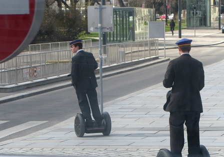 Burschenschafler auf Segways