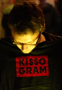 fan probiert kissogram-shirt