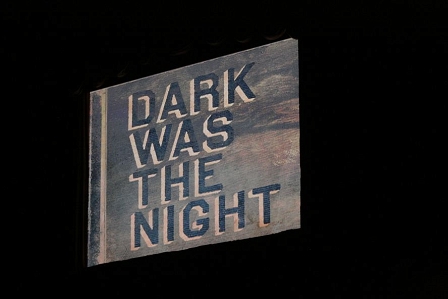 Dark Was The Night Logo auf Bildschirm