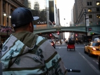 foto von einer riksha auf eine strasse in new york city