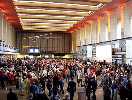 Ankunftshalle des Berliner Flughafens Tempelhof