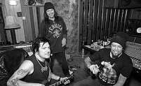 Tommy Victor, Al Jourgensen und Paul Raven von Ministry bei der Arbeit im Studio.