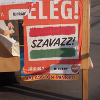 plakatwand der ungarischen fidesz -"es reicht!"