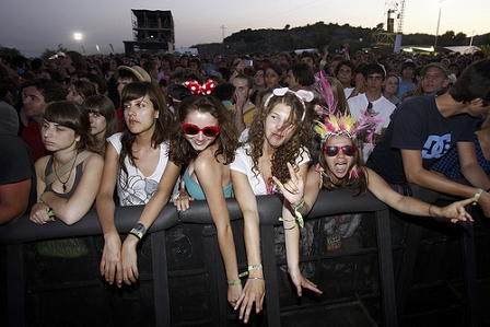 Ekstase in der ersten Reihe bei einem Open Air Festival