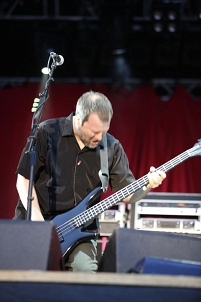 Billy Gould von Faith No More.