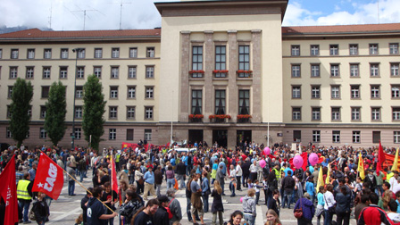 Vor dem Landhaus