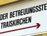 schild mit aufschrift "betreuungsstelle traiskirchen"