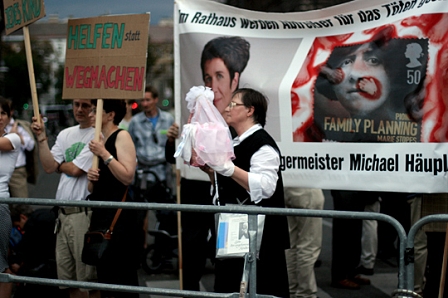 Die Demonstration gegen die Feiern zu "30 Jahre pro:woman"