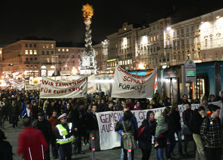 DemonstrantInnen am Aktionstag für Freie Bildung in Linz