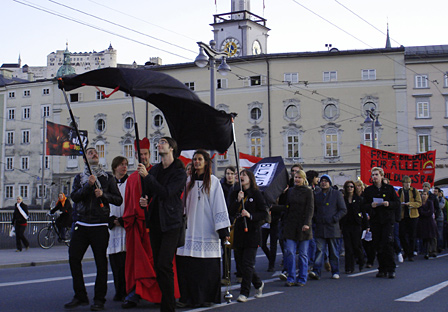 DemonstrantInnen am Aktionstag für freie Bildung in Salzburg