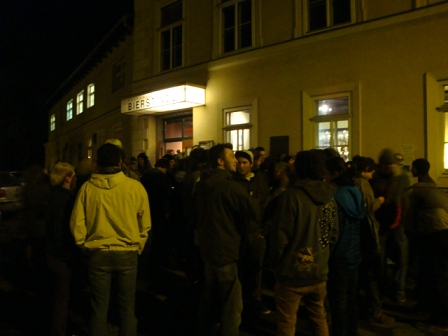 Menschenmenge vor dem Bierstindl