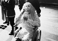 Cobain im Rollstuhl beim Reading Festival.