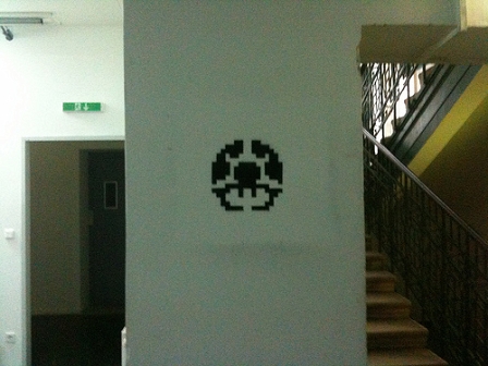 © twitter.com/kewagi ein super mario schwammerl graffiti