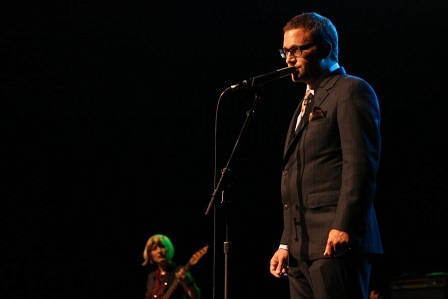 David Sitek von TV On The Radio @ Radio City Music Hall in Manhattan (Dark Was The Night)