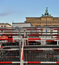 Absperrungsgitter vor dem Brandenburger Tor