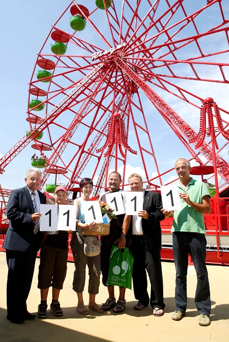 Landeshauptmann Josef Pühringer vor dem Riesenrad beim Höhenrausch