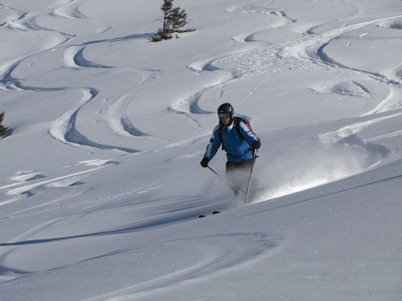 FM4 Redakteur Heinz Reich im Tiefschnee