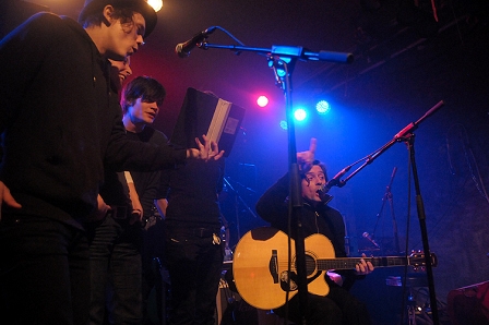 Frank Lebel und die Band A Life A Song A Cigarette auf der Bühne