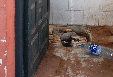 Latrine an einer Tankstelle