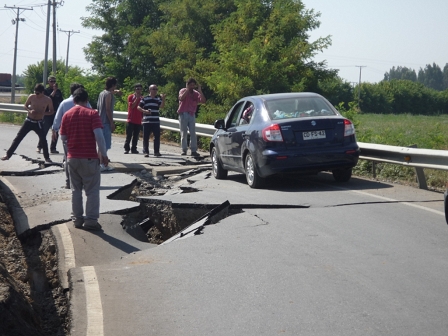 Menschen auf der Autobahn nach santiago de chile