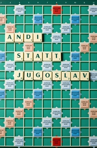 scrabble brett mit "andi statt jugoslav"