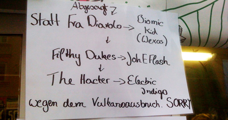 Abgesagt: Fra Diavolo, Filthy Dukes, The Hacker. Stattdessen: Bionic Kid, John E. Flash und Electric Indigo. "Wegen dem Vulkanausbruch. Sorry"