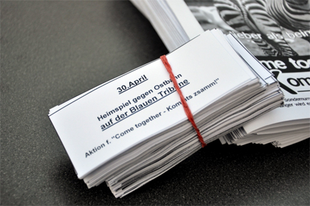© Stephan Kössler Fanaktion: Flyer mit dem Aufdruck "Come together - Kommts zsamm!"